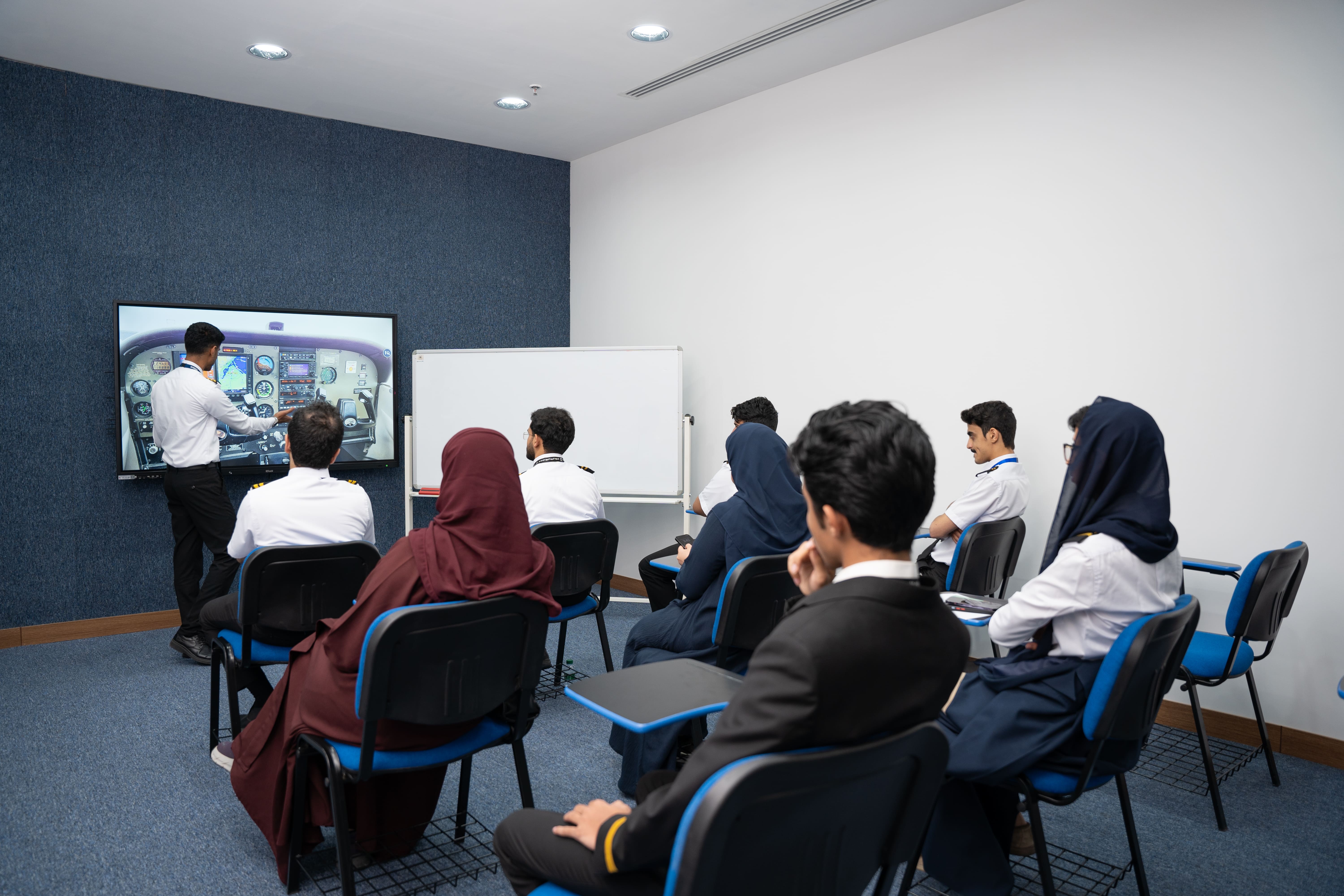 برنامج تدريب علوم الطيران واللغة الانجليزية FAA